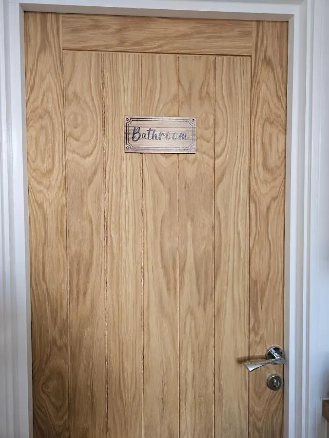 Cozy Corner - 2 Bedroom Apartment Swansea 0*,